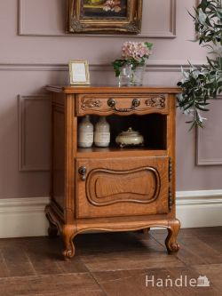 アンティーク家具 アンティークのキャビネット フランスから届いたおしゃれなサイドキャビネット、美しい彫りが魅力的なアンティークのナイトテーブル