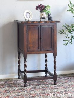 アンティーク家具 アンティークのキャビネット ツイスト足が美しい英アンティークキャビネット、オーク材のぺディスタルカップボード