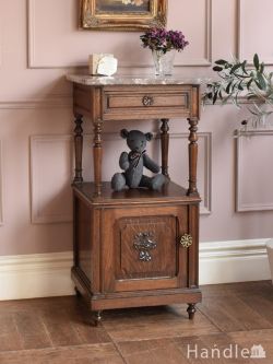 とっても可愛らしい天然大理石のアンティーク家具、フランスのアンティークサイドキャビネット