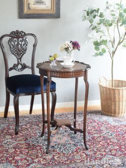 アンティーク家具 アンティークのテーブル 天板の縁取りが美しいアンティークのテーブル、イギリスから届いた猫脚のオケージョナルテーブル