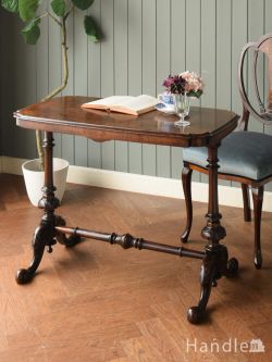 アンティーク家具 アンティークのテーブル ウォールナット材の木目が美しいアンティーク、いろんな使い方で楽しめるホールテーブル