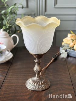 照明おしゃれ テーブルライト ふんわり広がるガラスシェードが美しい、真鍮製のアンティーク調テーブルライト