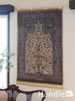 アンティーク雑貨 トライバルラグ・トルコ絨毯 キラキラ輝くクムシルクの美しいペルシャ絨毯、ワンウェイデザインの壁掛けカーペット