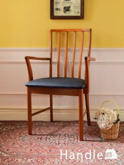 イギリスで見つけたマッキントッシュのアーム付きチェア、木製フレームのヴィンテージチェア