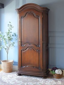 アンティーク家具 ワードローブ 優雅な雰囲気が漂うアンティークキャビネット、フランスから届いたおしゃれなワードローブ