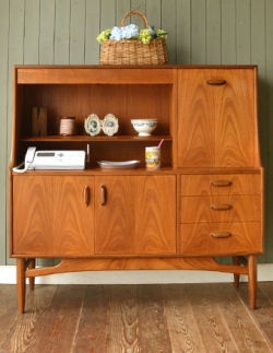 アンティーク家具 アンティークのキャビネット 1970年代のビンテージ G-PLANのサイドボード