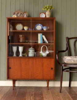 アンティーク家具 1960年代のアンティーク ガラスキャビネット