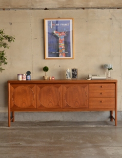 アンティーク家具 アンティークのキャビネット 北欧のオシャレなヴィンテージ家具、ネイサン社のサイドボード