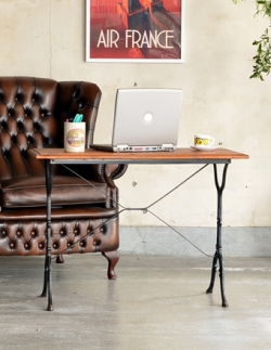 アンティーク家具  デスクにも使えるアンティーク家具、おしゃれなカフェテーブル