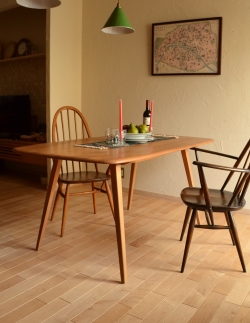 アンティーク家具 アンティークのテーブル シンプルなヴィンテージ家具、アーコール社のダイニングテーブル