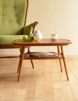 アンティーク家具 アンティークのテーブル リビングで使えるヴィンテージ家具、アーコールのセンターテーブル