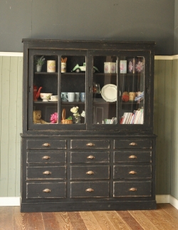 アンティーク家具 アンティークのキャビネット アンティークのフレンチ家具、大きなガラスが入ったキャビネット