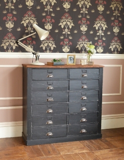 アンティーク家具 アンティークのチェスト フランスからのペイントのビンテージ家具、かっこいいチェスト（ドロワー）