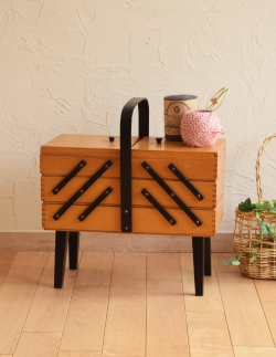 アンティーク家具 ソーイングボックス ブラックのラインが素敵な木製のアンティークソーイングボックス