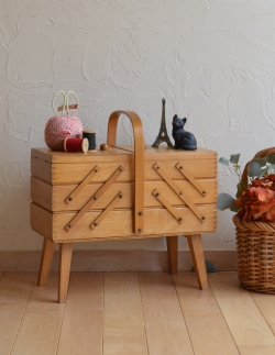 アンティーク家具 ソーイングボックス 裁縫箱として使われていた木製のアンティークソーイングボックス