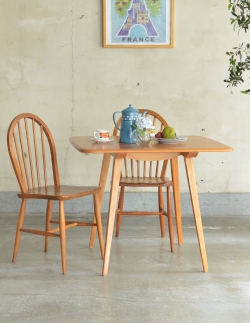 アンティーク家具 アンティークのテーブル 北欧スタイルのアーコール家具、小ぶりなダイニングテーブル