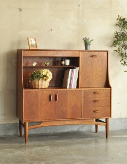 アンティーク家具 アンティークのキャビネット リビングにオススメのヴィンテージ家具、イギリスのGプランのサイドボード