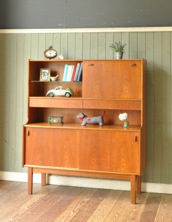 アンティーク家具 アンティークのキャビネット 北欧スタイルのヴィンテージ家具、たっぷり容量のネイサンサイドボード