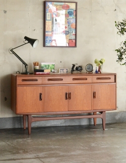 アンティーク家具 アンティークのキャビネット テレビボードにおススメのヴィンテージ家具、G-planのサイドボード