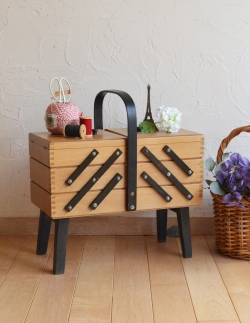 アンティーク家具 ソーイングボックス 北欧スタイルのお部屋に似合う、アンティークのソーイングボックス