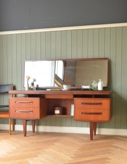 アンティーク家具 アンティークのドレッサー 北欧デザインG-PLANのヴィンテージ家具、フレスコシリーズのドレッサー