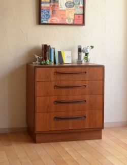 アンティーク家具 アンティークのチェスト チーク材のカッコいいヴィンテージ家具、G-PLANの4段チェスト