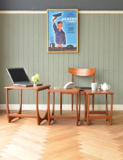 アンティーク家具 アンティークのテーブル ビンテージの北欧家具、カッコいいネストテーブル（G-plan）