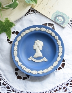 アンティーク雑貨  1952-1977　ウェッジウッドピンディッシュ、シルバージュビリーのアンティークプレート（Wedgwood）