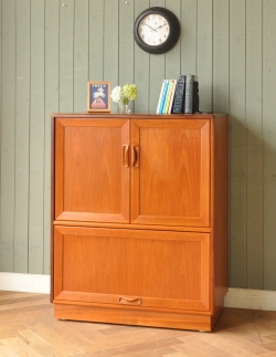 アンティーク家具 アンティークのキャビネット ラーセンデザインのヴィンテージ家具、G-planの小ぶりなテレビボード