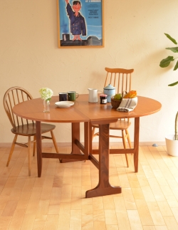 アンティーク家具 アンティークのテーブル G-planのビンテージ家具、オーバルタイプのドロップリーフテーブル（伸長式）