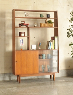 アンティーク家具 アンティークのキャビネット 本棚や飾り棚に使えるヴィンテージ家具、引き戸付きのキャビネット(ディバイダー)