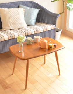 アンティーク家具 アンティークのテーブル 子供部屋でも使えるイギリスのアンティーク家具、アーコールのコーヒーテーブル（サイドテーブル）