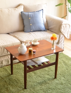 アンティーク家具 アンティークのテーブル 北欧スタイルに馴染むヴィンテージチーク材家具、G-planの棚付きセンターテーブル