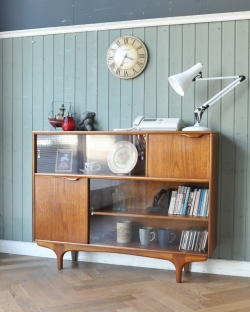 アンティーク家具 アンティークのキャビネット 北欧スタイルのヴィンテージ家具、美しいヴィンテージキャビネット（グラスキャビネット）