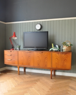 アンティーク家具 アンティークのキャビネット マッキントッシュ社のヴィンテージサイドボード