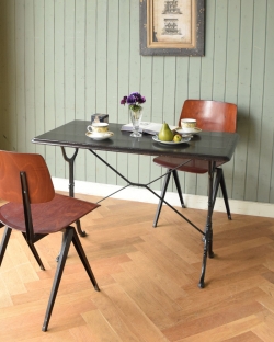 アンティーク家具 アンティークのテーブル 木とアイアンの異素材の組み合わせがオシャレなアンティークのカフェテーブル