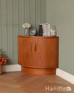 アンティーク家具 アンティークのキャビネット コーナーをオシャレに活用、G-planのフレスコのコーナーキャビネット