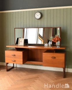 アンティーク家具 アンティークのドレッサー G-PLANのヴィンテージ家具、デスクにもおススメのドレッサー