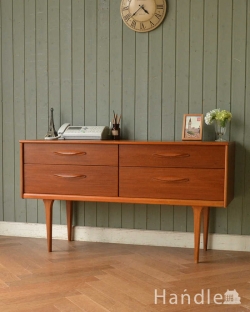 アンティーク家具 アンティークのチェスト 北欧インテリアに合うビンテージ家具、脚のシルエットが美しいチーク材サイドボード(チェスト)