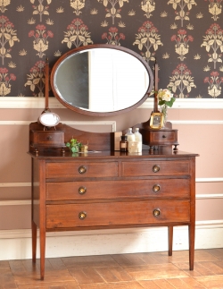 アンティーク家具 アンティークのドレッサー 英国輸入のアンティーク家具、ドレッシングチェスト(鏡台)