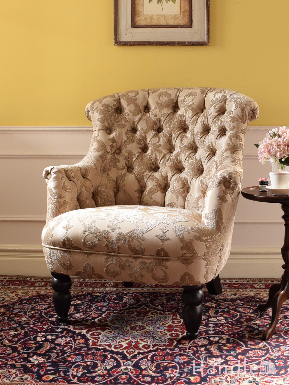 ボタンダウンのおしゃれなパーソナルチェア、アンティーク調のおしゃれな1人掛けソファ（ベージュ）