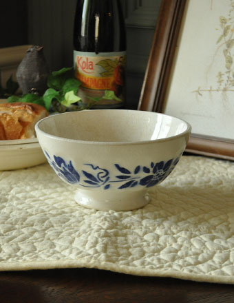 フランス便で到着 インディゴブルーのお花　ステンシルのカフェオレボウル  (m-1077-z)