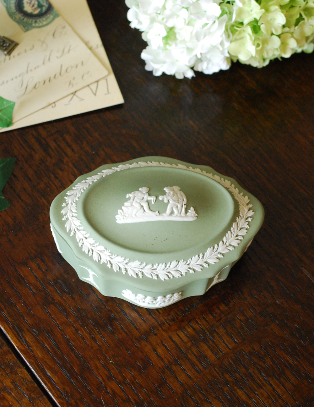 アンティークのジャスパーウェア　セージグリーンの小物入れ（Wedgwood） (m-1171-z)