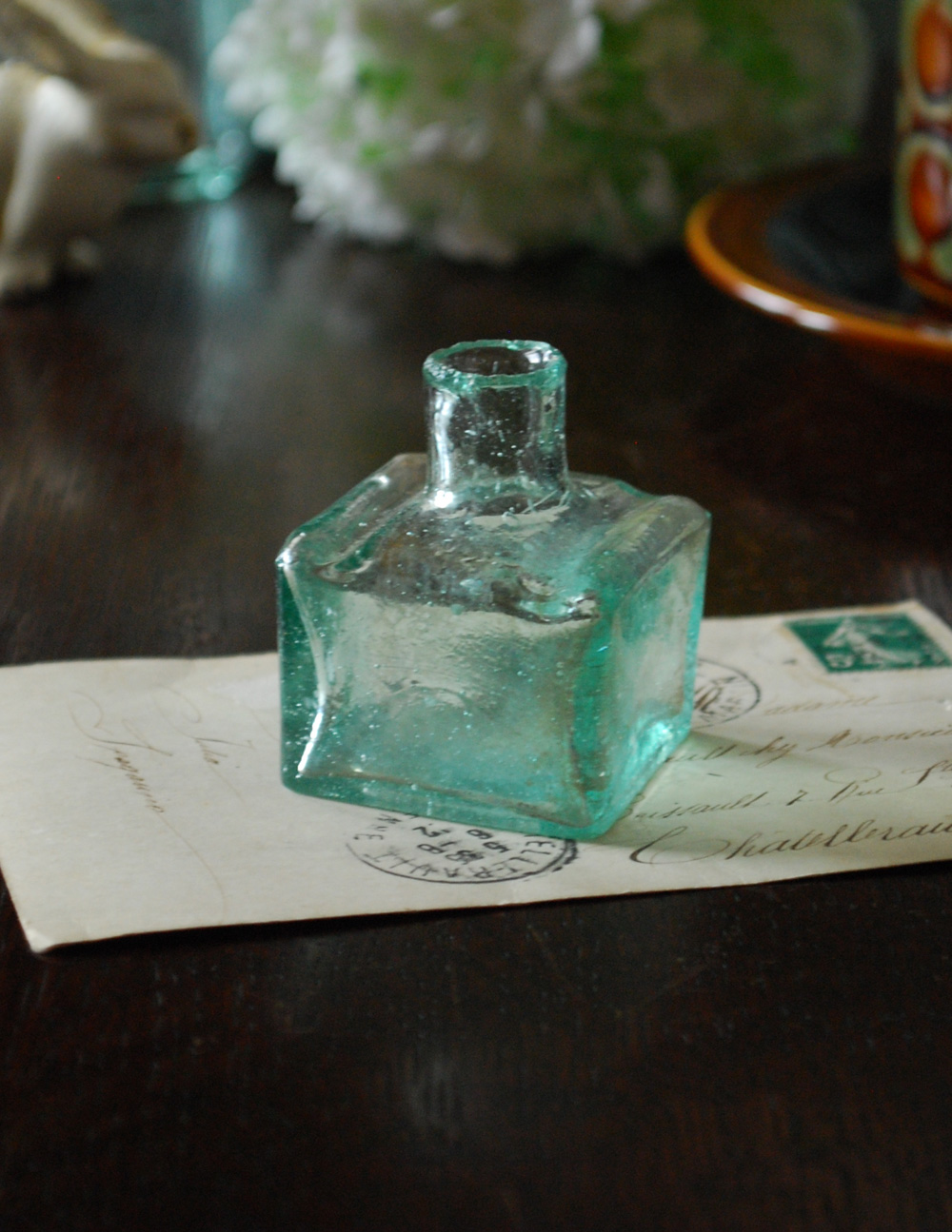 アンティークガラスボトル、ころんと可愛い四角のインクボトル（ペン