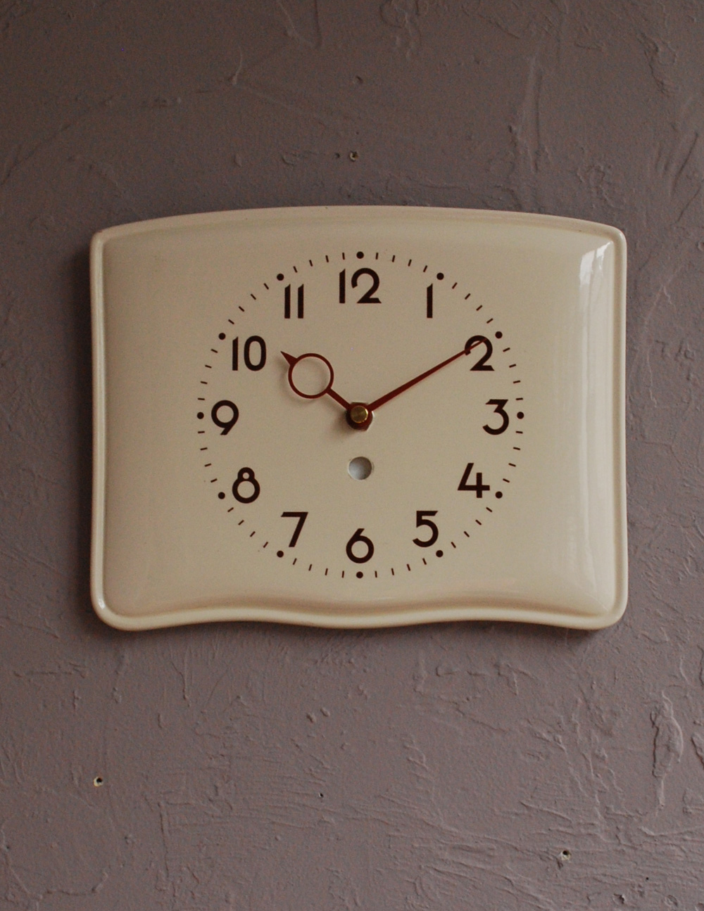 フランスで見つけたアンティーク、陶器製の壁掛け時計（ウォールクロック）