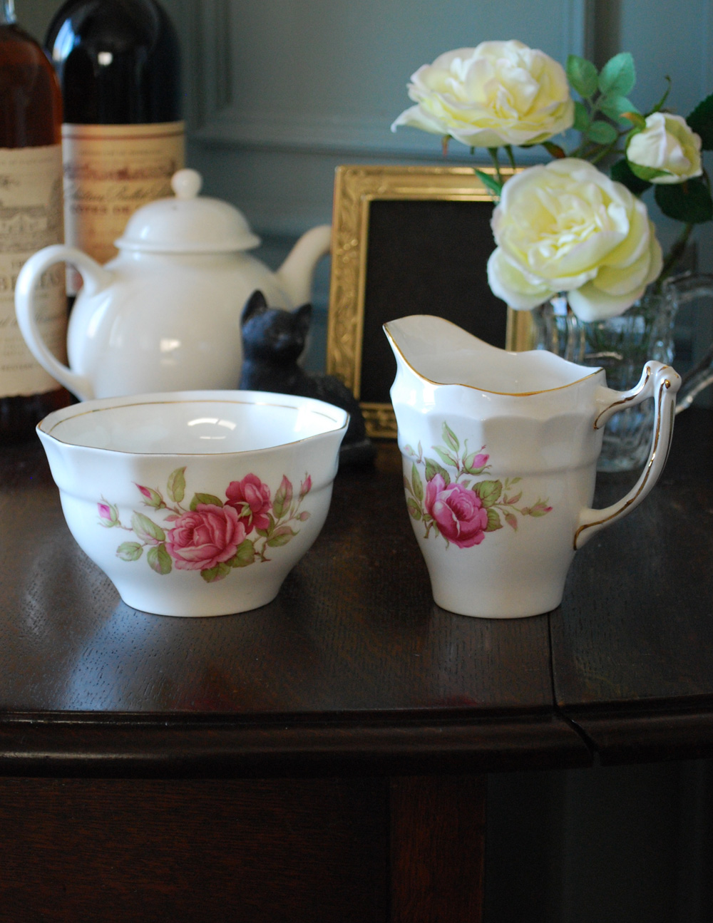 OLD ROYAL BONE CHINA」ボーンチャイナのアンティークバラミルク＆シュガーポットセット EST.1846(m-1479-z)｜アンティーク雑貨