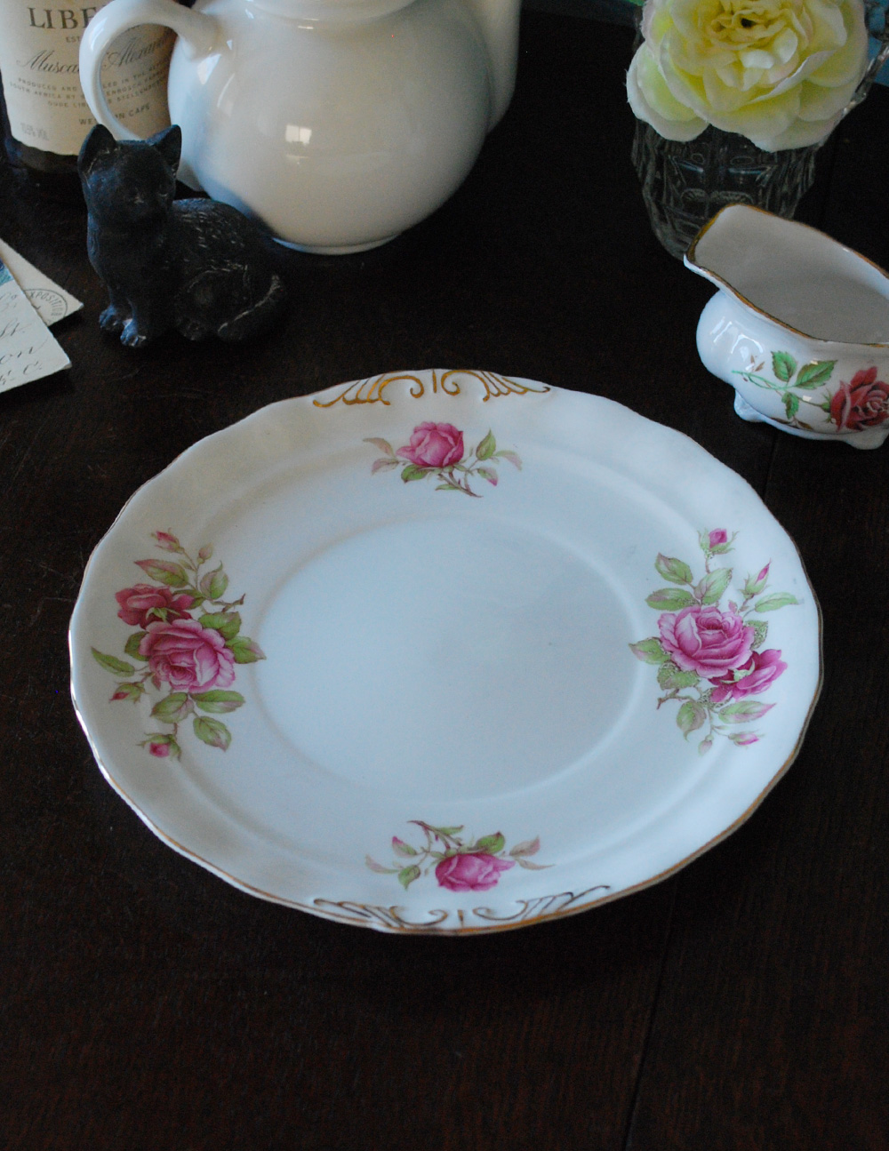 OLD ROYAL BONE CHINA」ボーンチャイナのアンティークバラプレート（大