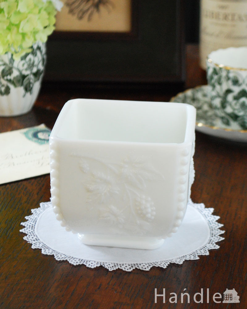 アンティークミルクガラスの花瓶 アンティーク 花瓶 ミルクガラス – onetique