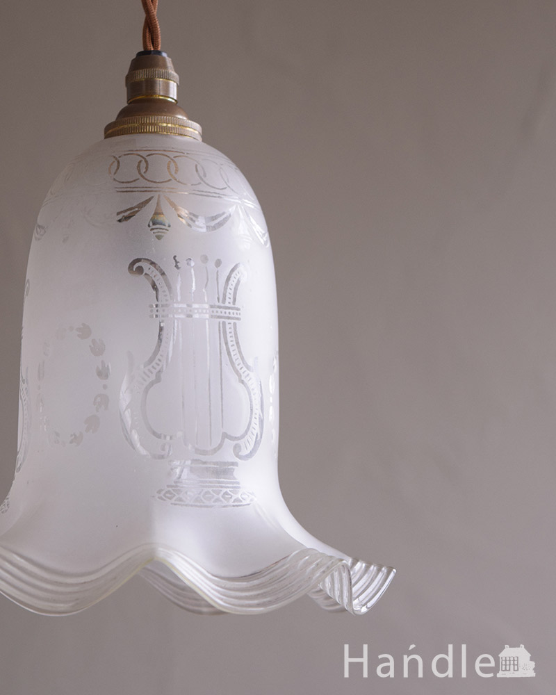 リラがデザインされた美しいアンティークランプシェード（コード・シャンデリア電球・ギャラリーなし） (m-1786-z)