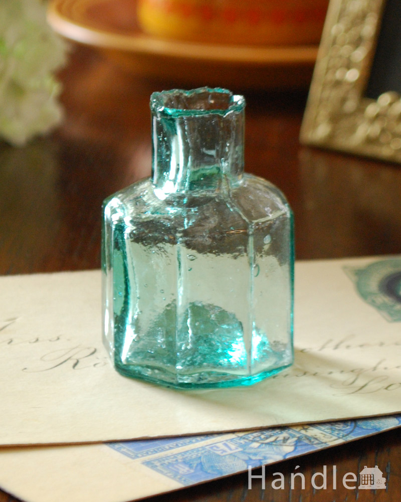 おしゃれなアンティーク雑貨、ガラスの八角形インクボトル (m-1846-z)
